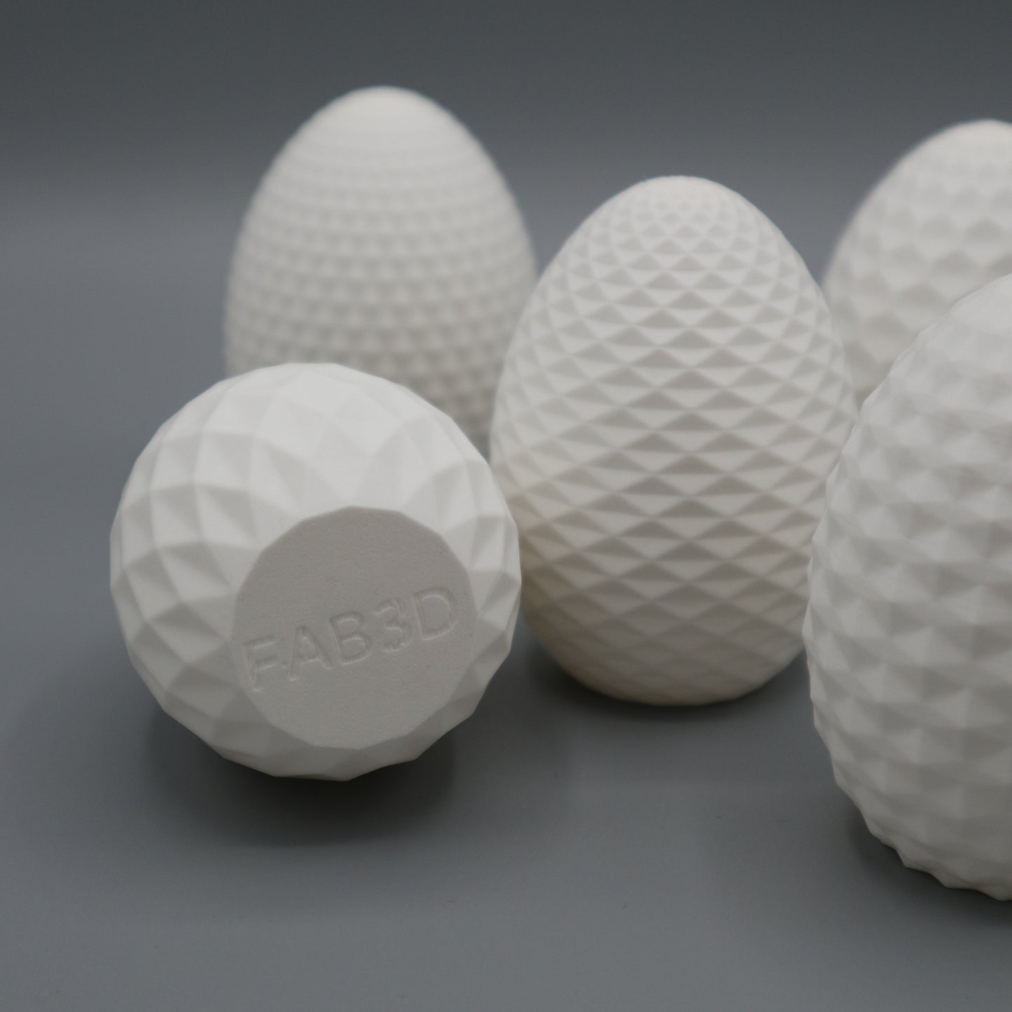 „GeoEgg Collection“ – Modernes 3D Ostereier-Set (5er Set)